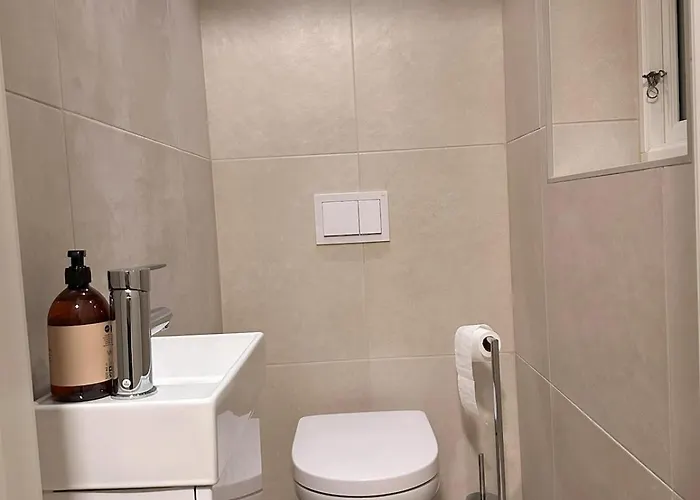 Great House Hamar, Close To Mjosa At Domkirkeodden